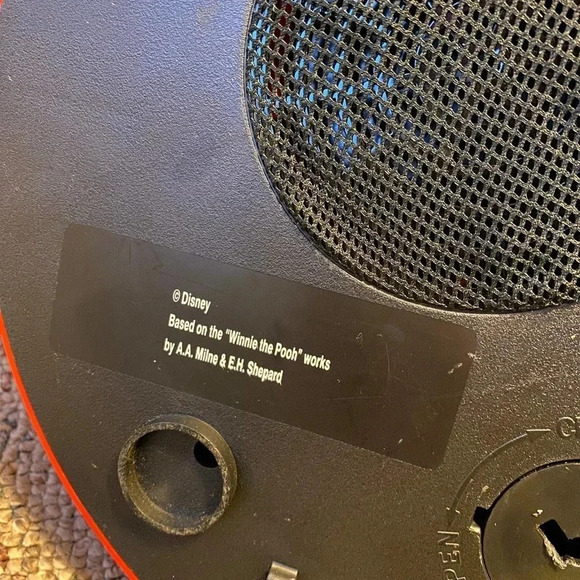 Disney Based on The Winnie The Pooh Works Happy Holiday inflatable Globe - Picture 4 of 8